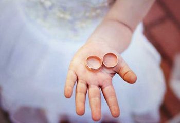 بررسی کودک همسری و ارتباط آن با ازدواج اجباری