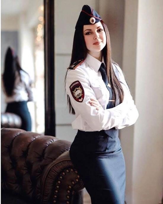 زن پلیس زیبای روس