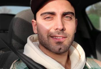 رفتارهای عجیب محمد صادقی با دامن شلواری و کفش پاشنه بلند! | محمد صادقی تغییر جنسیت داد؟