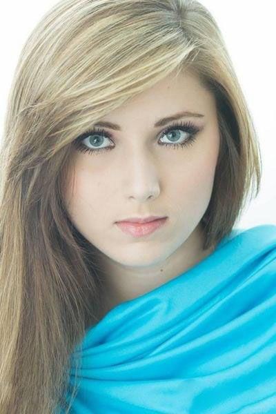 یک دختر چشم آبی روس