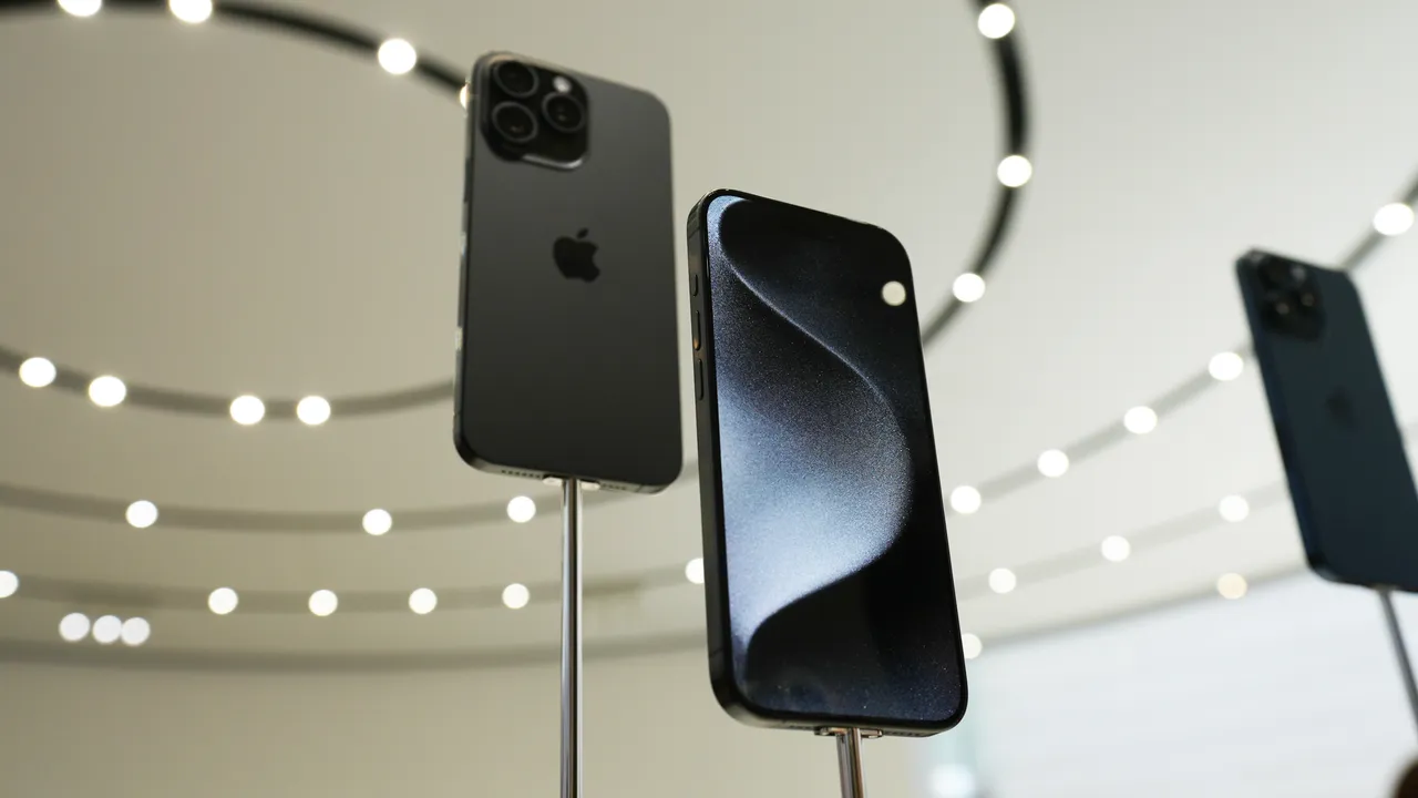 معرفی iPhone 15 Pro، iPhone 15 Pro Max بررسی مشخصات فنی، باتری و دوربین