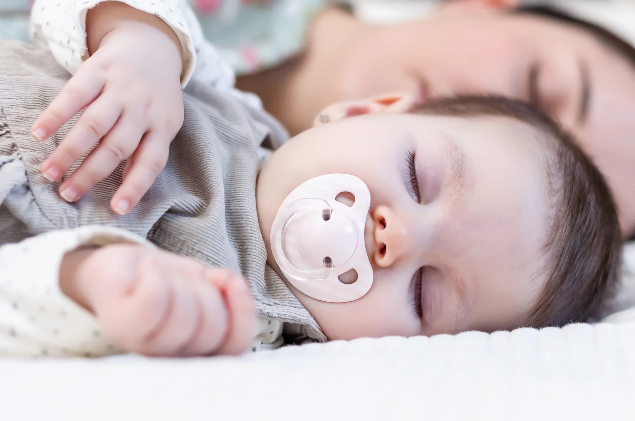 دلایل اختلال خواب در نوزادان 7 تا 12 ماهه + درمان
