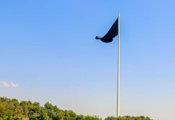 اعلام 5 روز عزای عمومی و سیاه شدن بزرگ ترین پرچم ایران