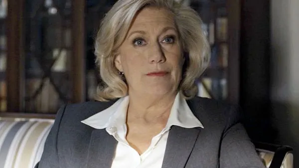 جین اتکینسون در نقش کاترین دورانت