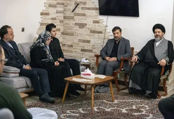 تجلیل از ۲۵ سال خدمت انتخاباتی شهیده «الههسادات میرشفیعیان» در دیدار سخنگوی شورای نگهبان با خانواده اش