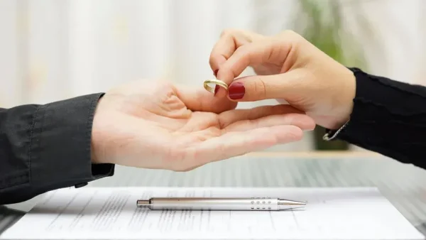 طلاق به دلیل خوش گذارنی بیش از حد! / ماجرا چیست