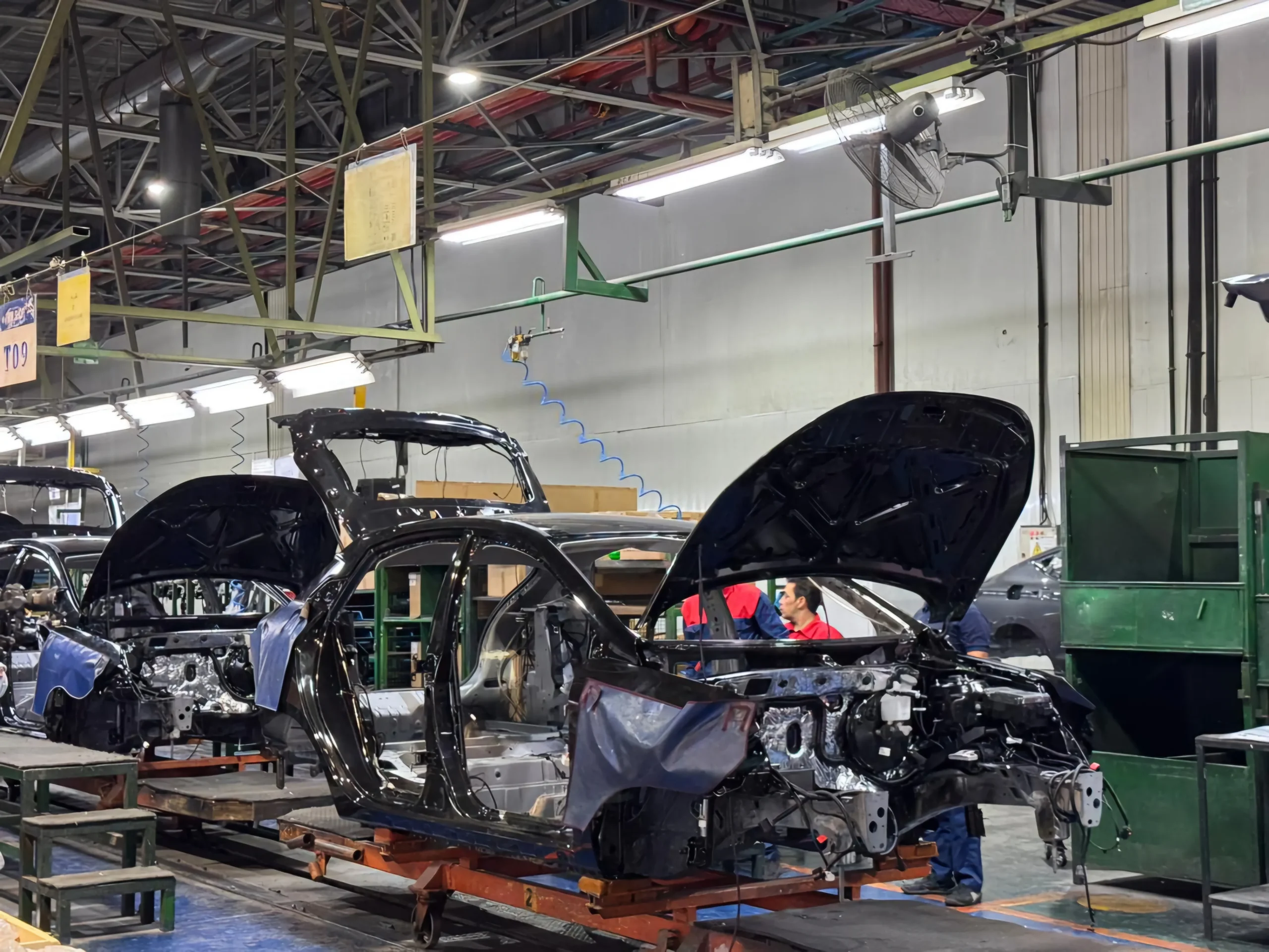 بازدید معاون اجرایی رئیسجمهور از کرمان موتور/ هاچبک ملی «کیامسی شدو» رونمایی شد