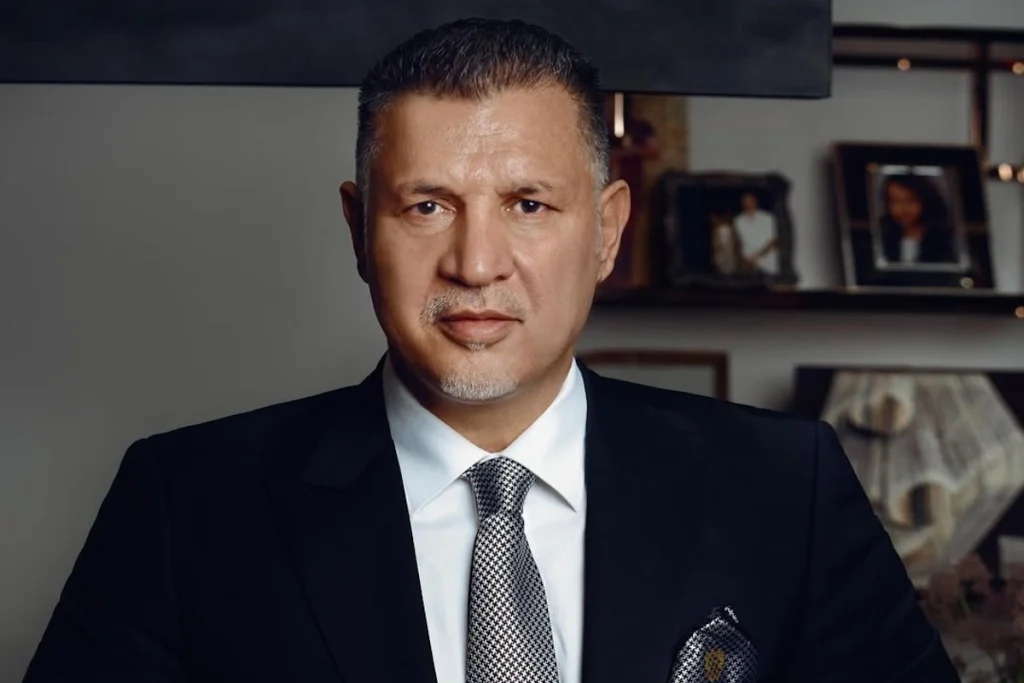 مجری پرحاشیه صداوسیما این بار علی دایی را هدف گرفت