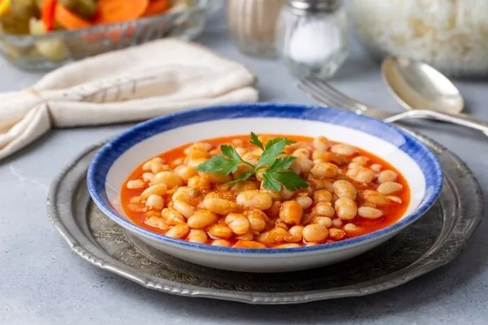 طرز تهیه فاصولیه ترکی خوشمزه و مجلسی با گوشت و لوبیا سفید