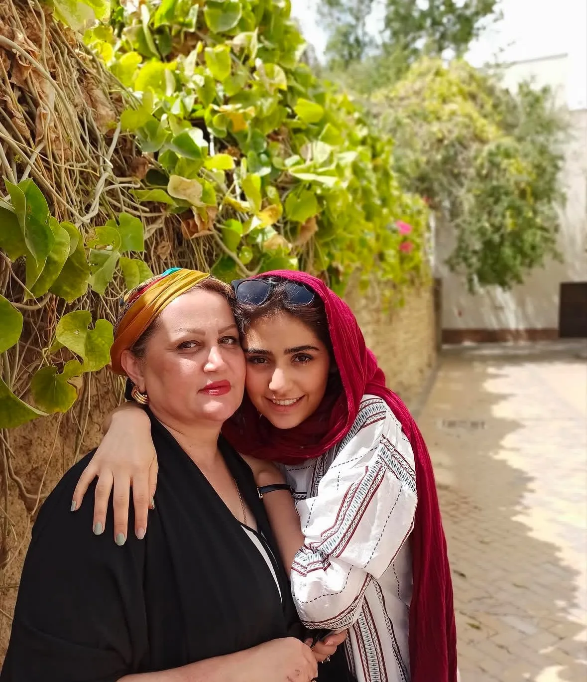 عکس نیک آفرید سماواتی با ماادرش