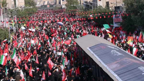 آغاز مراسم تشییع رهبر شهید انقلاب با حضور گسترده مردم