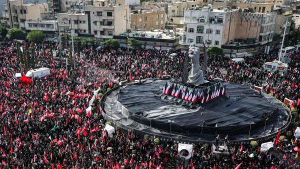 احمدینژاد در مراسم تشییع حاضر شد + عکس