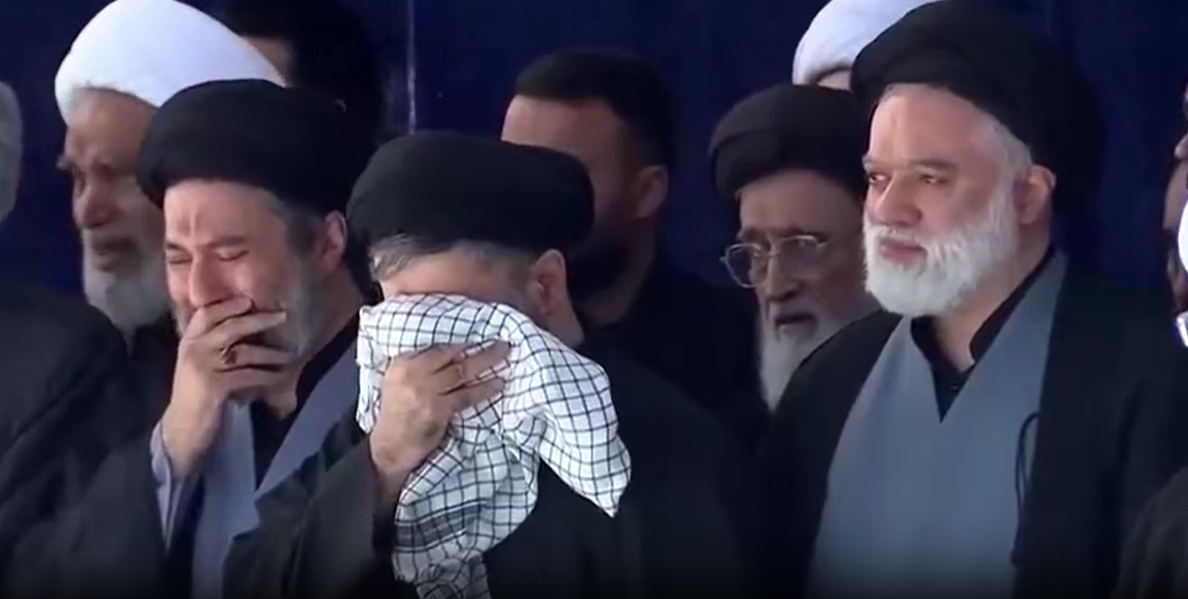 سه فرزند آیتالله خامنهای در مصلای تهران