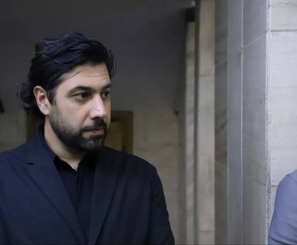احسان خواجه امیری در مراسم ختم پدرش