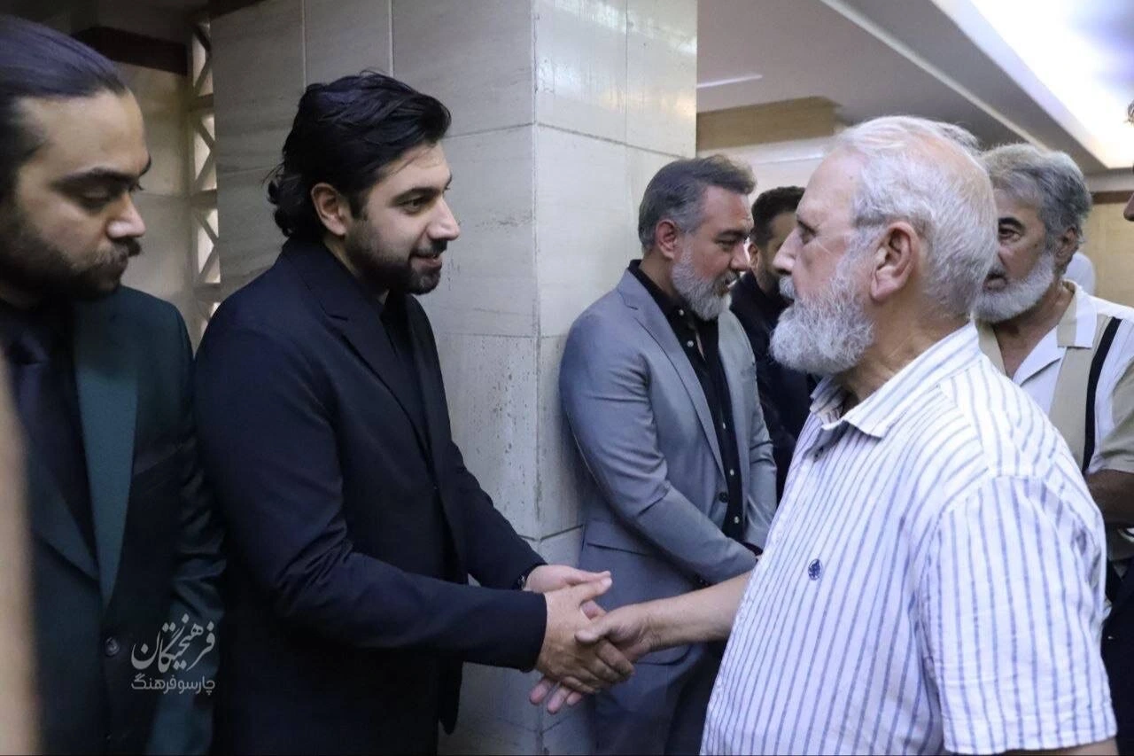احسان خواجه امیری در مراسم ختم پدرش