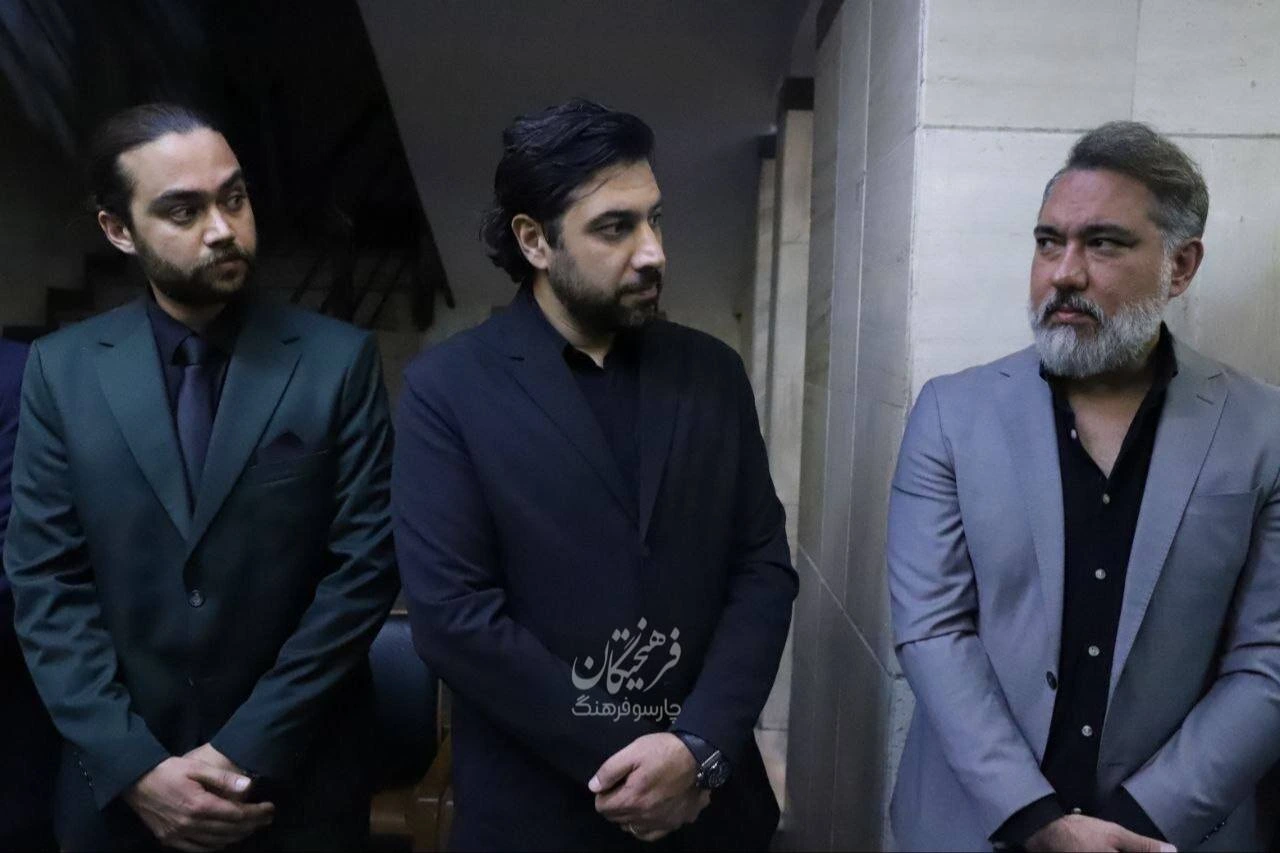 احسان خواجه امیری در مراسم ختم پدرش