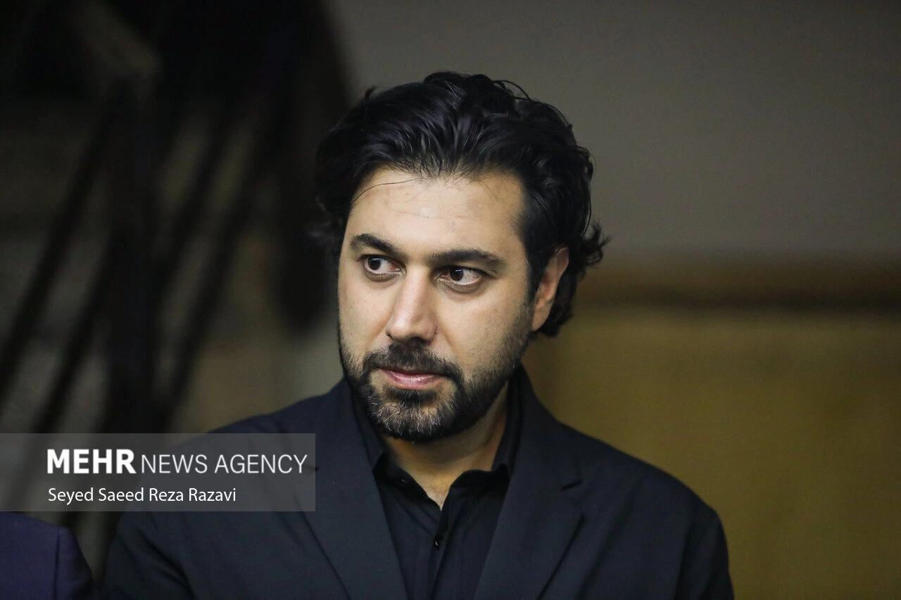 احسان خواجه امیری در مراسم ختم پدرش