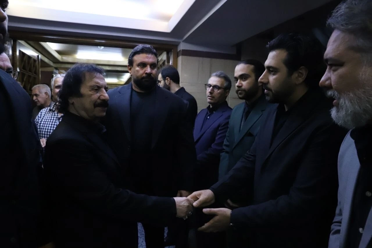 احسان خواجه امیری در مراسم ختم پدرش