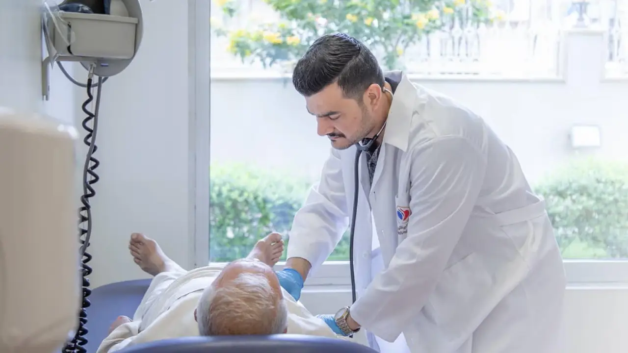 متن تبریک روز پزشک به دوست
