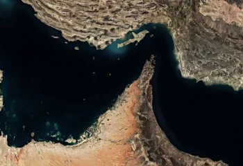 تصویر تنگه هرمز در خلیج همیشه فارس و دریای عمان