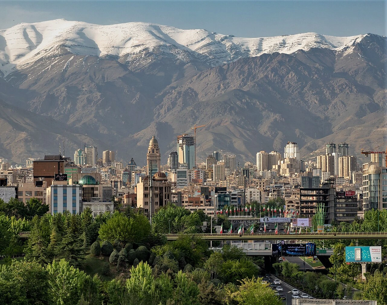 تصویری از تهران و با نمای کوه های توچال