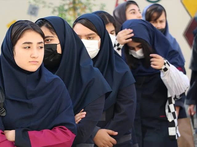 آرزوی مرگ دختر 15 ساله در برگه امتحانی! + عکس