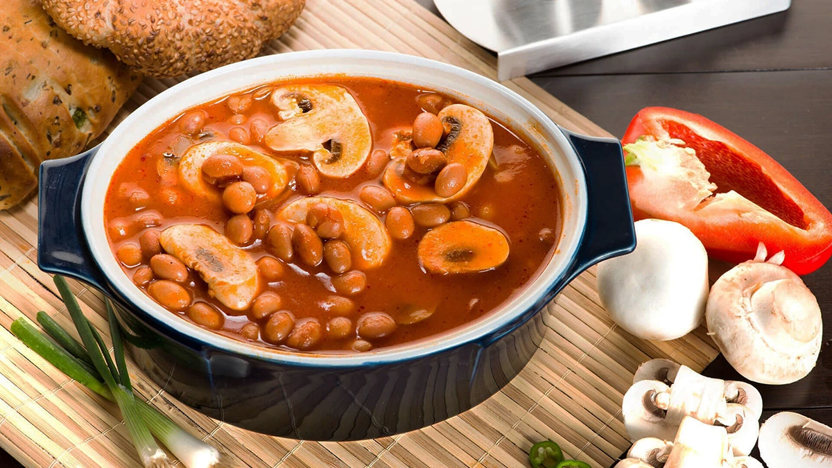 خوراک لوبیا چیتی با قارچ برای 4 نفر