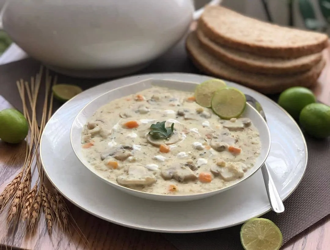سوپ جو با شیر و مرغ
